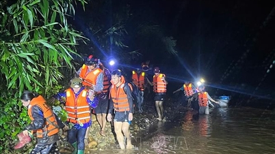 Úspěšně zachráněno 6 lidí, kteří byli dva dny uvězněni kvůli povodni