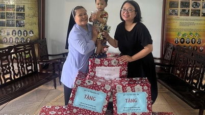 Department of Health gives Mid-Autumn Festival gifts to disadvantaged children
