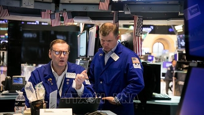 US-Aktien erreichen neuen Höchststand, Europa fällt aufgrund politischer Instabilität