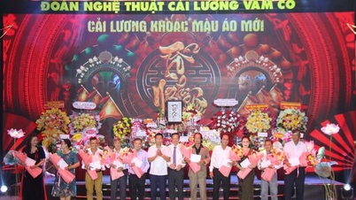 Đoàn Nghệ thuật Cải lương Long An 'khoác áo mới'