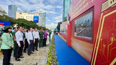 Opening of photo exhibition to celebrate the 1st Ho Chi Minh City Party Congress