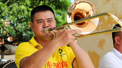 Das Publikum des vietnamesischen Arbeiter- und Beamtenfußballturniers jubelt professionell wie in der V-League