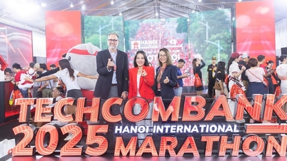 13,000 domestic and international runners compete at the Techcombank Hanoi International Marathon