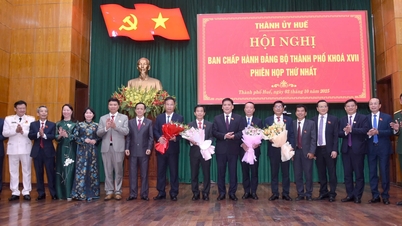 អនុលេខាគណៈកម្មាធិការបក្សទីក្រុង ប្រធានគណៈកម្មាធិការប្រជាជនទីក្រុង លោក Nguyen Van Phuong កាន់តំណែងជាលេខាគណៈកម្មាធិការបក្សទីក្រុងអាណត្តិទី ១៧ ឆ្នាំ ២០២៥ - ២០៣០។