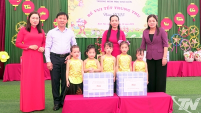 ថ្នាក់​ដឹក​នាំ​ខេត្ត​ជូន​អំណោយ​ដល់​កុមារ​ក្នុង​ឱកាស​បុណ្យ​ពាក់​កណ្តាល​សរទរដូវ