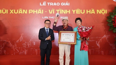 Nhạc sĩ Trần Tiến được vinh danh tại Lễ trao giải Bùi Xuân Phái - Vì tình yêu Hà Nội lần thứ 18 năm 2025