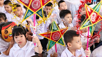 [Foto] Schüler der Binh Minh Grundschule genießen das Vollmondfest und erleben die Freuden der Kindheit