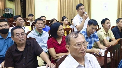 Thuong Tin Commune collects opinions from households on the construction planning project of Nhi Khe resettlement area.