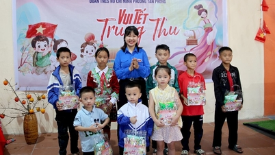 រីករាយពិធីបុណ្យពាក់កណ្តាលរដូវស្លឹកឈើជ្រុះ