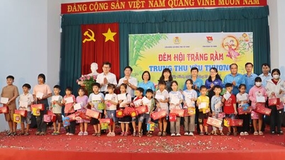 សហព័ន្ធ​ការងារ​ខេត្ត​៖ ​បាន​ផ្តល់​អំណោយ​ពាក់កណ្តាល​សរទរដូវ​ចំនួន​ ២៥០ ​ដល់​កូន​សមាជិក​សហជីព