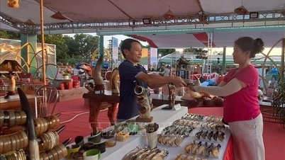 Hanoi: Eröffnung einer Ausstellung zur Förderung und Vernetzung des Handels mit OCOP-Produkten und Kunsthandwerk
