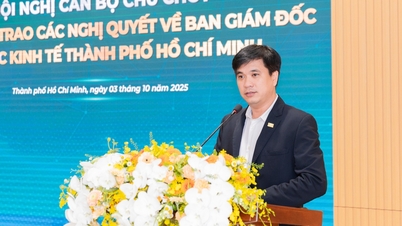 부교수인 부이 꽝 훙 박사가 호치민시 경제대학교의 운영을 맡게 되었습니다.