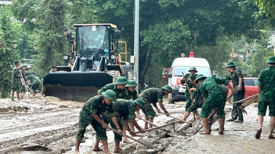 Khẩn trương dọn dẹp, khôi phục cuộc sống sau lũ