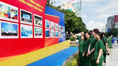 Opening of the exhibition to celebrate the 1st Ho Chi Minh City Party Congress