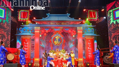 Le Théâtre des Arts Traditionnels de Khanh Hoa célèbre la Journée du Théâtre du Vietnam