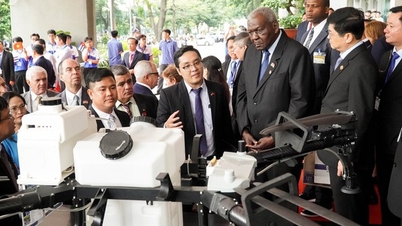 Den kubanske nasjonalforsamlingens leder imponert over droneopptredenen til vietnamesiske studenter