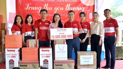ឧបត្ថម្ភថវិកាជាង ៧០លានដុង ដល់សាលាមត្តេយ្យ Hung Loi