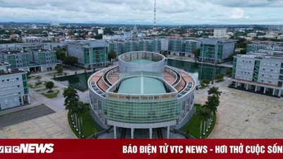 Detail administrativního centra v Ho Či Minově Městě za bilion dolarů, které má být školou