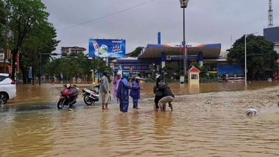 کیسه آب زن باردار در سیلاب هوئه پاره شد