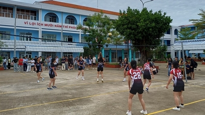 Spannend volleybaltoernooi voor jongens en meisjes van Bac Lieu Specialized High School.