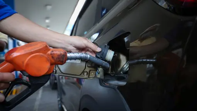 Giá xăng dầu hôm nay 30/10: Xăng trong nước tăng mạnh từ chiều nay