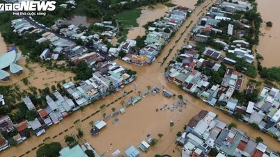 Мешканці Дананга всю ніч боролися з історичною повінню