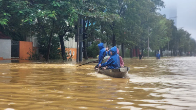 Perahu terbalik berturut-turut akibat banjir di Hue, menyebabkan setidaknya 6 orang hilang