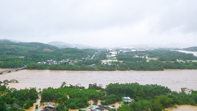 Hiep Duc-kommunen mobiliserte alle krefter for å støtte menneskene som ble rammet av flommen.