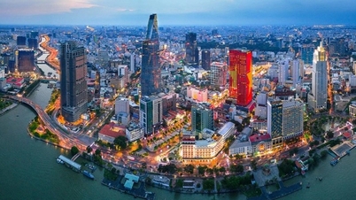 ہو چی منہ سٹی اور "سپر شہری قد کا لیکن صوبائی ادارہ جاتی لباس پہننے" کا تضاد