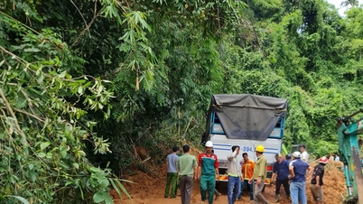 Grave deslizamiento de tierra en el paso de Gia Bac, tráfico paralizado