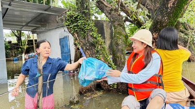 Kvinnliga entreprenörer i Da Nang ger 700 gåvor till människor i översvämningsdrabbade områden