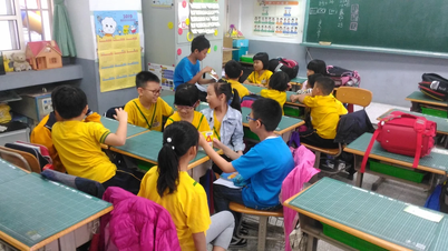 ໄຕ້ຫວັນ: ມອບໃບປິວຮັບສະໝັກຄູສອນ