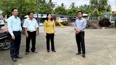 Secretary of the Party Committee of O Lam commune surveyed schools