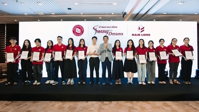 नाम लॉन्ग ने 84 छात्रवृत्तियाँ प्रदान कीं, कुल 840 मिलियन VND मूल्य के छात्र