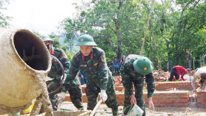 Son La összefogva eltávolítja az árvizek által sújtott ideiglenes házakat, hogy az emberek otthonhoz jussanak a Tet ünnepléséhez.