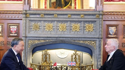 Generalsekretær To Lam møter speakeren i det britiske underhuset