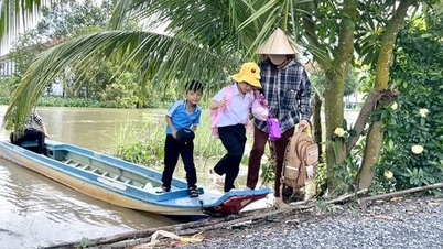 صعوبة ذهاب الطلاب إلى المدرسة خلال موسم الفيضانات