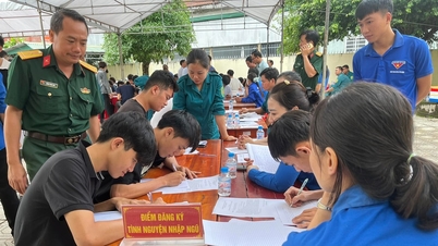 Thanh niên Lâm Đồng hăng hái khám sơ tuyển nghĩa vụ quân sự