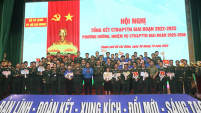 Ho Chi Minh Şehri Silahlı Kuvvetleri 300'den fazla yeni parti üyesini kabul etti