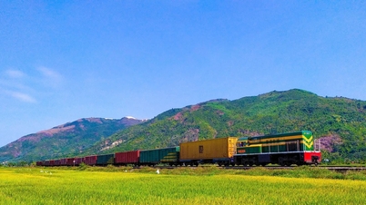 Miễn phí vận chuyển hàng hóa cứu trợ bằng tàu hỏa đến vùng lũ miền Trung