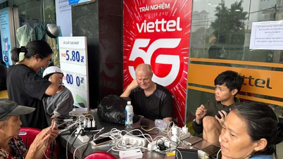 Provozovatelé sítí se potýkají s udržením „vln“ během silných povodní v Hue a Da Nangu