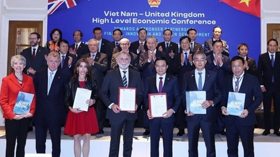 Permanent Deputy Prime Minister Nguyen Hoa Binh: The Vietnamese Government always accompanies businesses