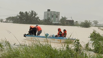 Provozovatelé sítí se statečně vydávají na peřeje, aby „zachránili vlny“ při povodních ve středním Vietnamu