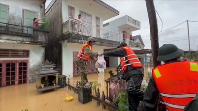 អាហារនៃក្តីស្រឡាញ់នៅកណ្តាលទឹកជំនន់