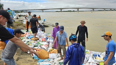 ہزاروں لوگوں نے تاریخی سیلاب کو روکنے کے لیے 'پتلے باندھے'، دریائے تھو بون کے نیچے دیہات کو بچایا