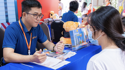 Ho Chi Minh City University of Foreign Languages ​​and Information Technology tillkännagav golvpoängen