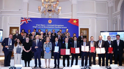 FPT en Chelsea Football Club ondertekenden in aanwezigheid van de secretaris-generaal een samenwerkingsovereenkomst.