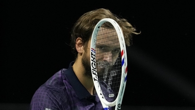 Daniił Miedwiediew dotarł do ćwierćfinału Paris Masters 2025