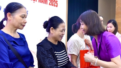 Hoan Kiem received nearly 1.5 billion VND in support of the "For the Poor" Fund