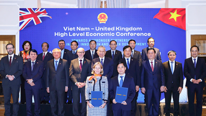 Генеральный секретарь То Лам присутствовал на церемонии передачи документов о сотрудничестве между VNVC и GSK в Великобритании.